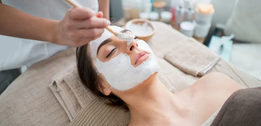 فیشیال کلاسیک چیست و چگونه توسط آزیتا نوری انجام می شود؟