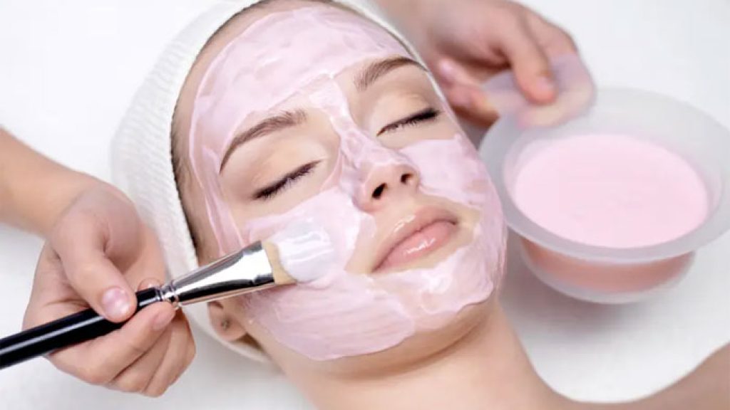 خدمات پاکسازی و لایه برداری تخصصی پوست در تهران میرداماد